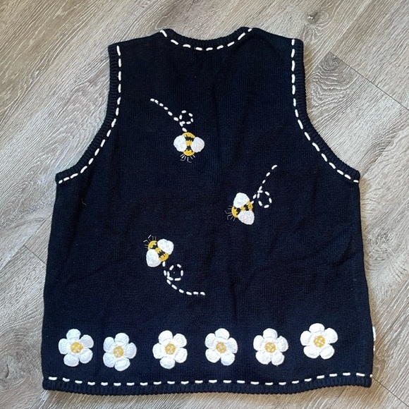 Vintage Sweater Vest Bumblebee Floral Daisy Hand Embellished Crochet Knit Size M - Picture 6 of 8